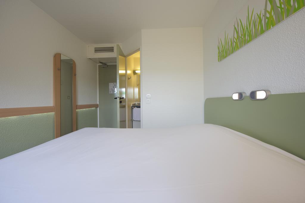 ibis budget Pau Lescar Zimmer foto